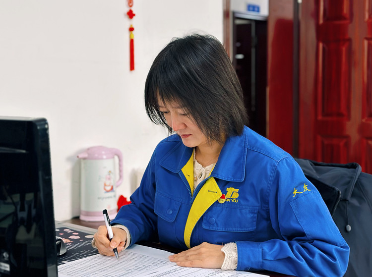 第三届“尊龙凯时标兵”  王春颖