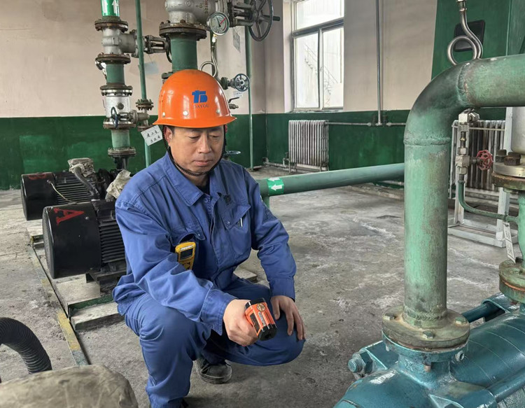 第三届“尊龙凯时标兵”  张  军